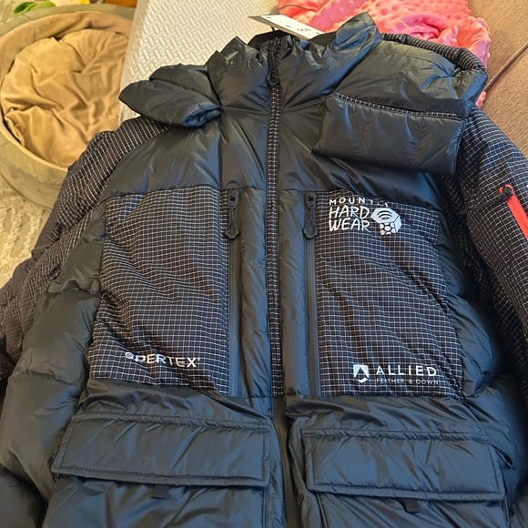 Mountain Hardwear Other - NWT Mountain Hardwear Men's Black Insulated Parka